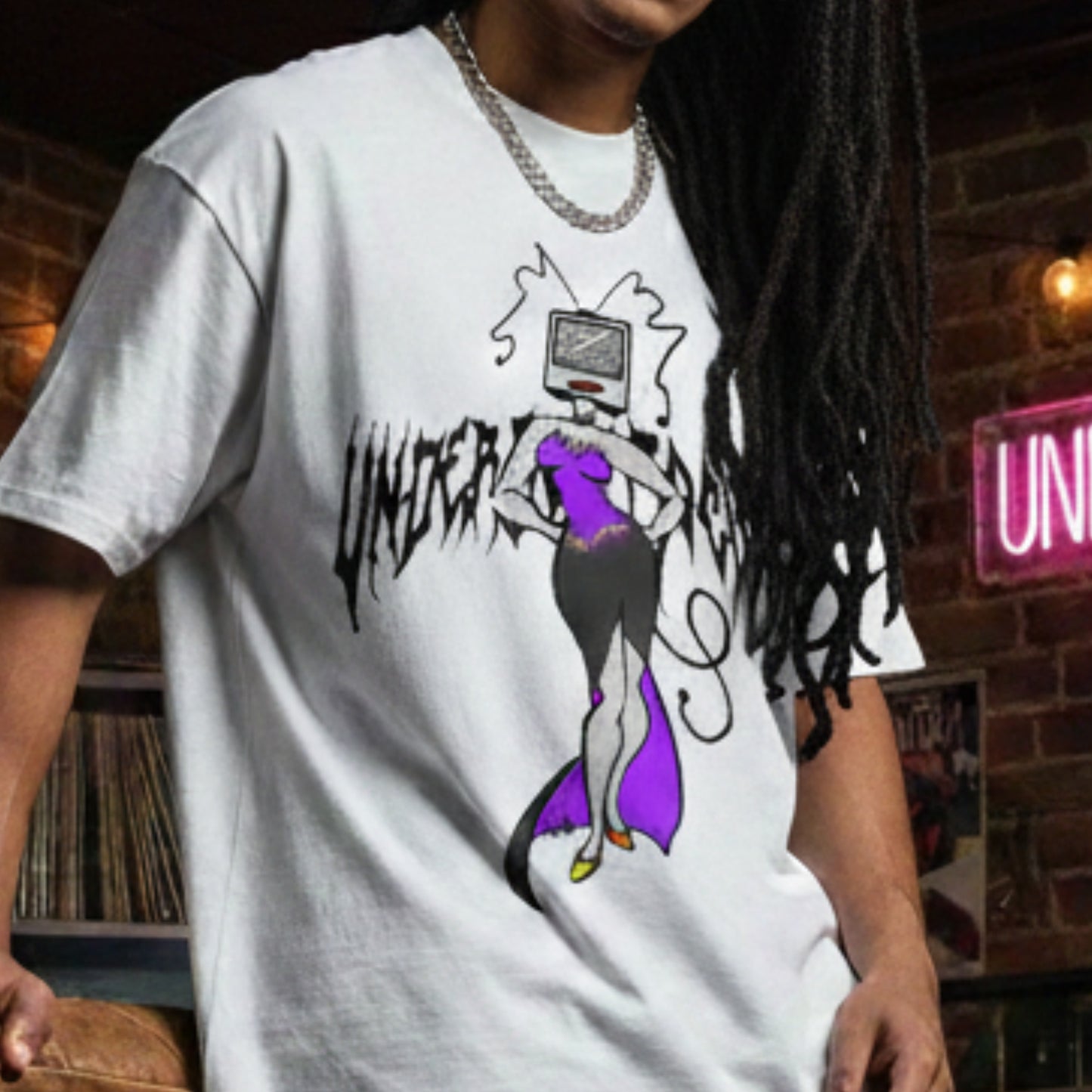 LADY V // OVERSIZED WHITE TEE